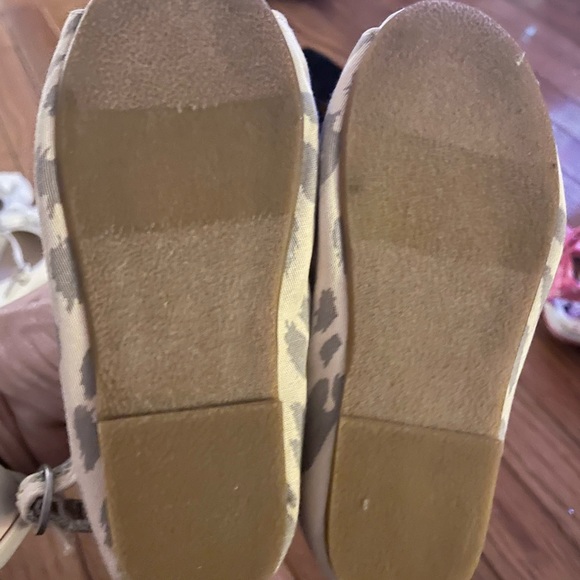 BABY GAP animal print flats with peep hole and ankle straps!  So cute - Picture 5 of 7